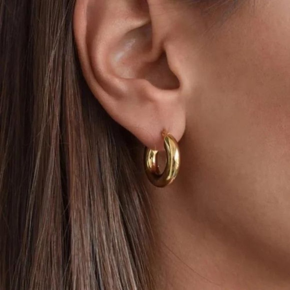NEW 18K GOLD CHUNKY HOOP EARRINGS, NICE EARRINGS, CUTE EARRINGS. - Picture 1 of 4